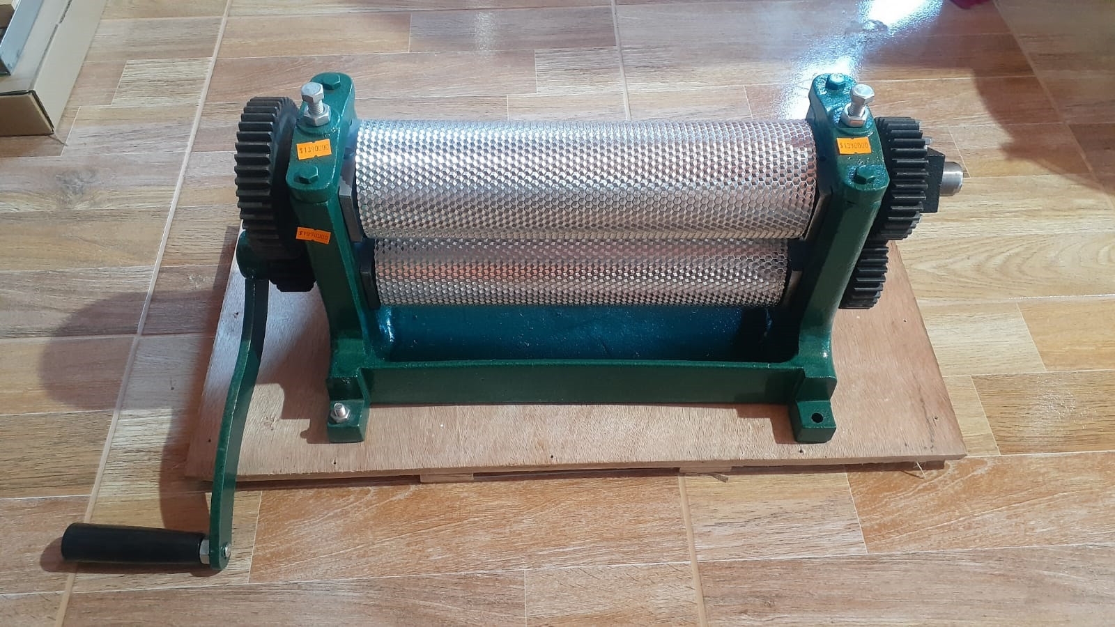 ESTAMPADORA DE RODILLO  MANUAL DE CERA DE ABEJA OBRERA 5.4MM 31cm